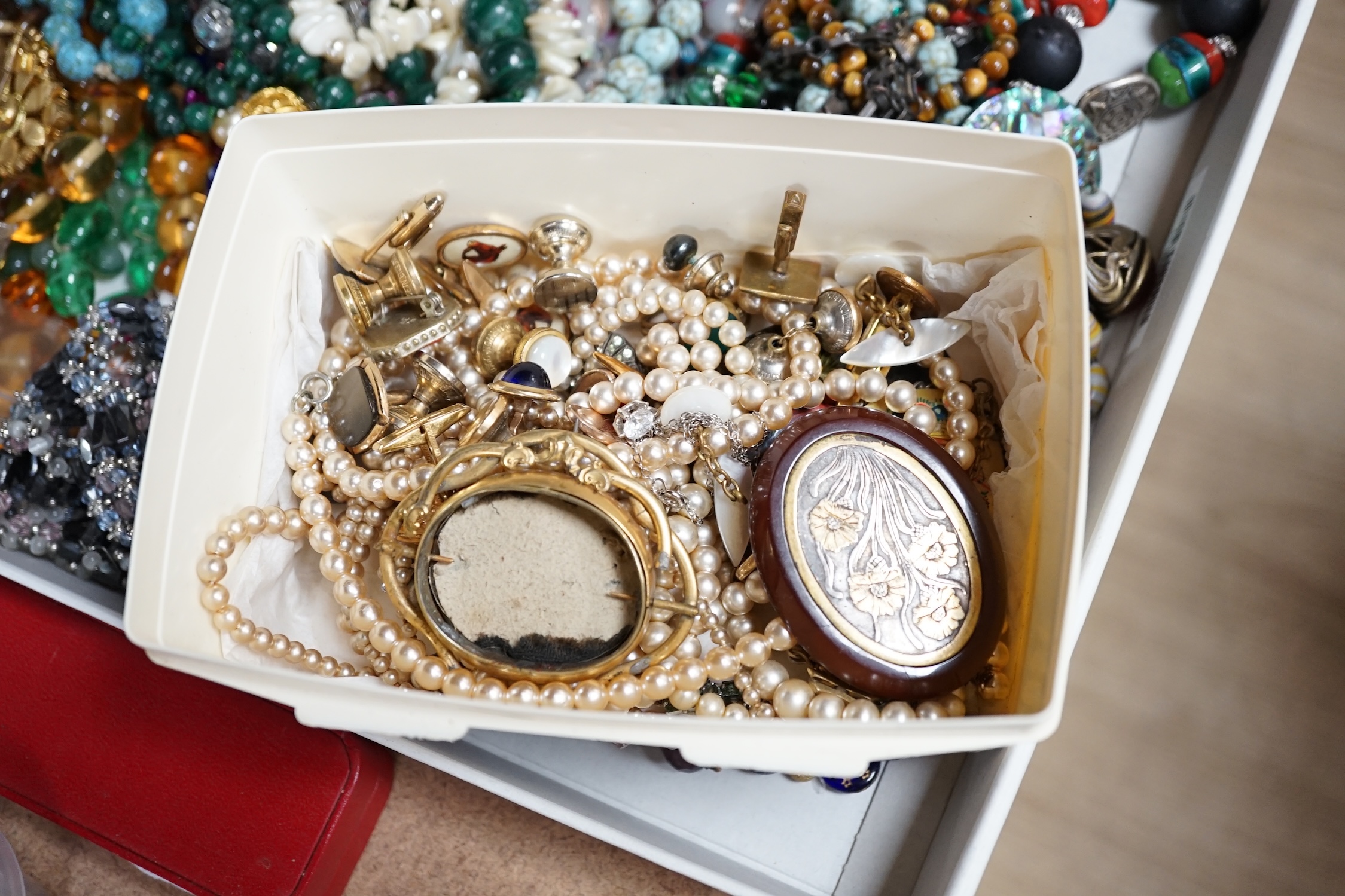 A large quantity of assorted costume jewellery.